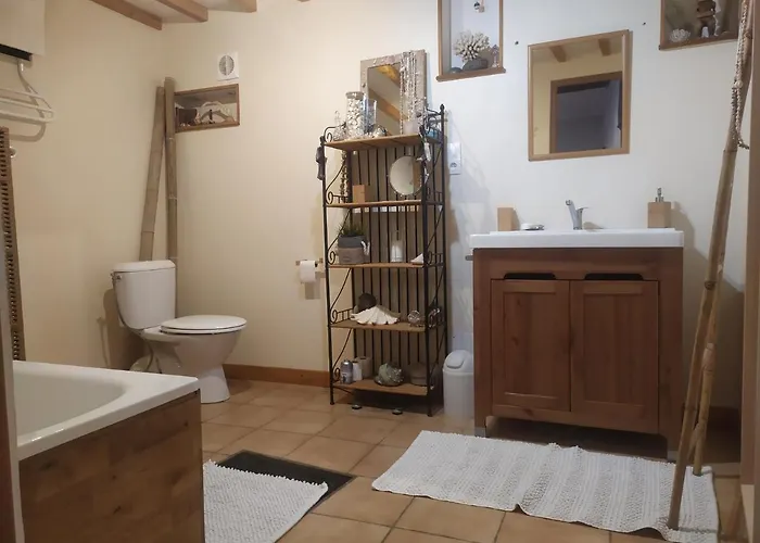 Loft Au Bord Du Canal Du Midi منزل للإقامة *