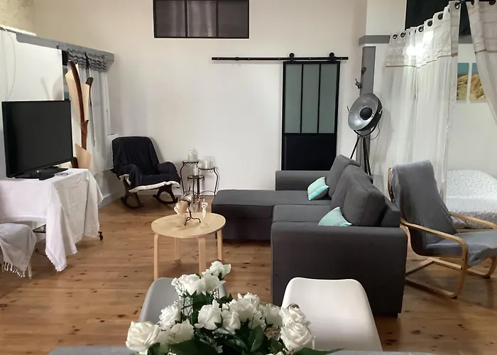 Loft Au Bord Du Canal Du Midi منزل للإقامة Roubia